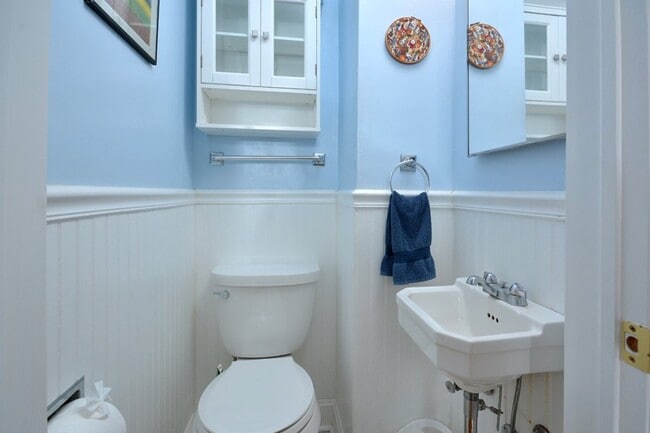 Building Photo - Furnished! Highly Desirable Trinity Park