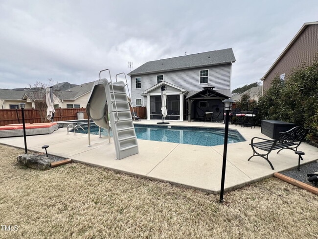 Building Photo - Unique opportunity -- with POOL!