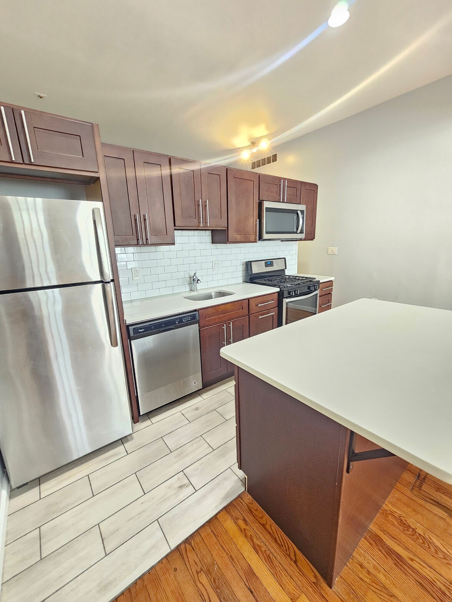 Building Photo - 930 E Passyunk Ave