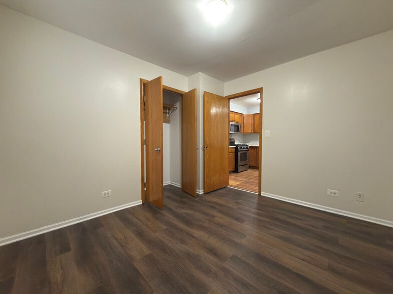 Building Photo - 6812 S East End Ave