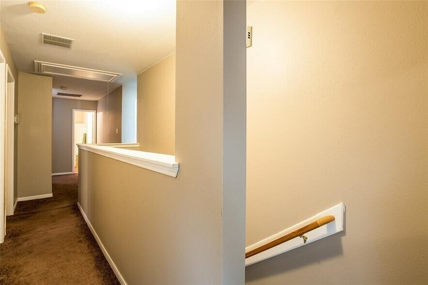 Building Photo - 21910 Willow Downs Dr
