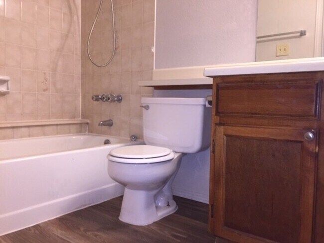 Building Photo - Cozy Second Story Condo Nestled in Gated Community