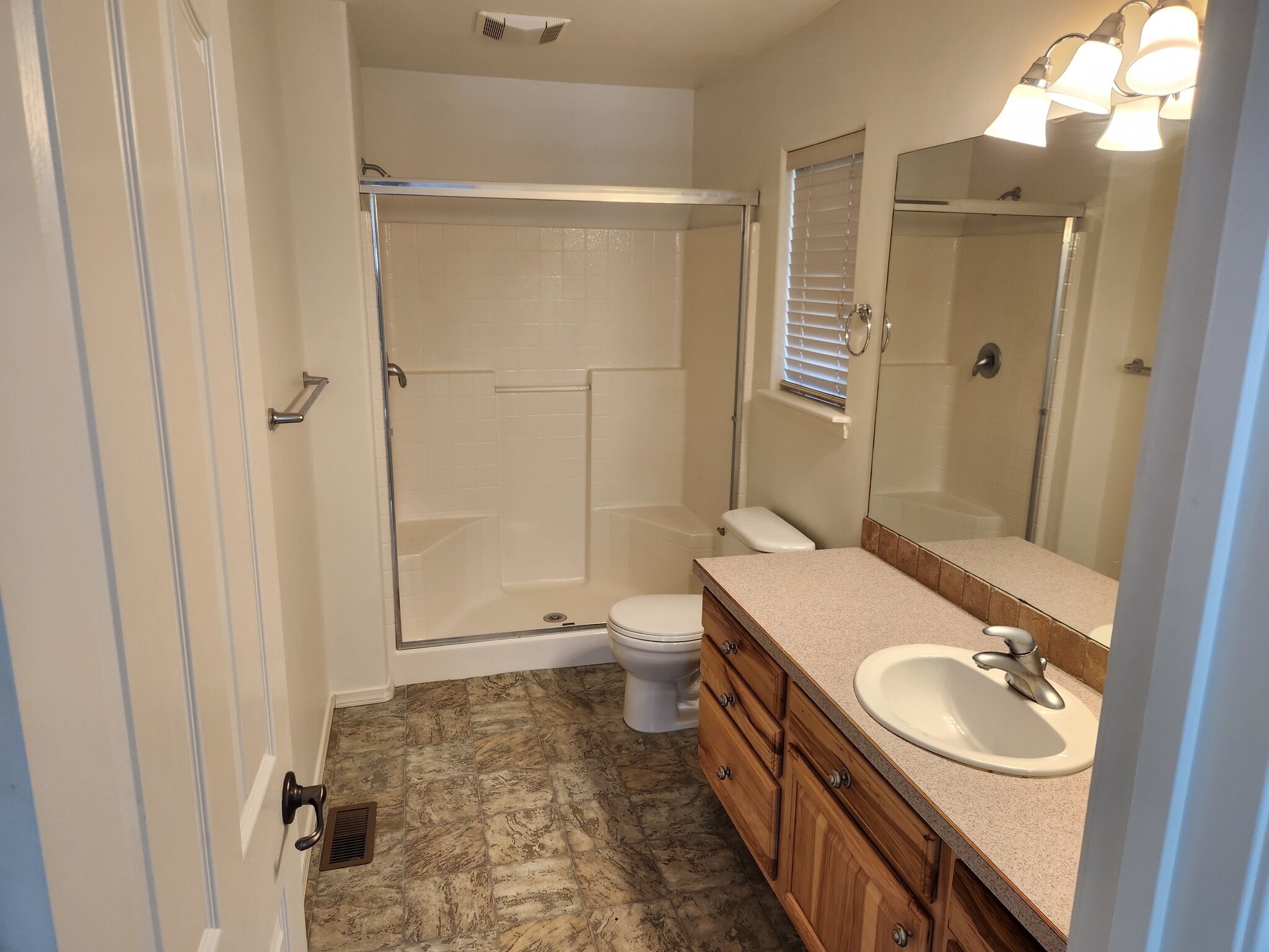 Master Bath - 411 Federation Rd