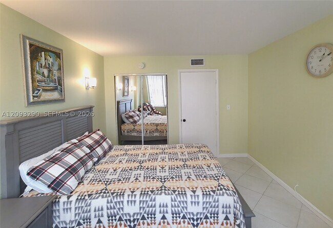 Building Photo - 2751 S Ocean Dr