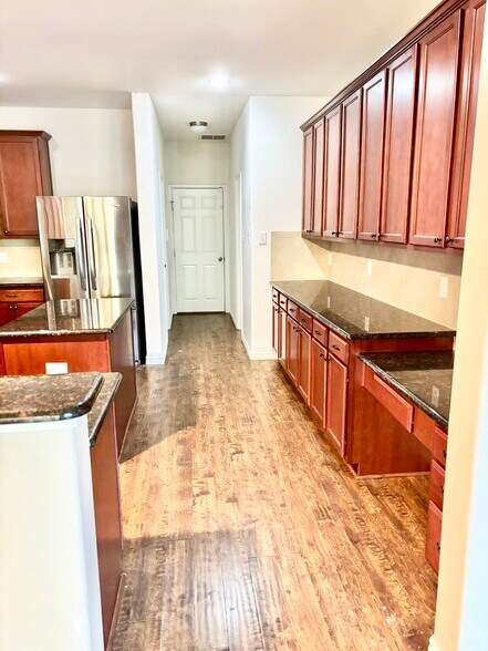 kitchen 1 - 9032 Yellow Cedar Trl