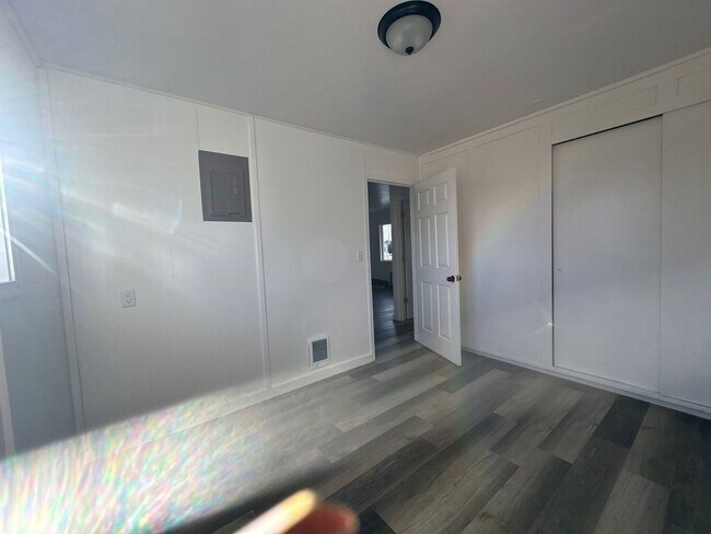 Building Photo - 2250 Home Ave