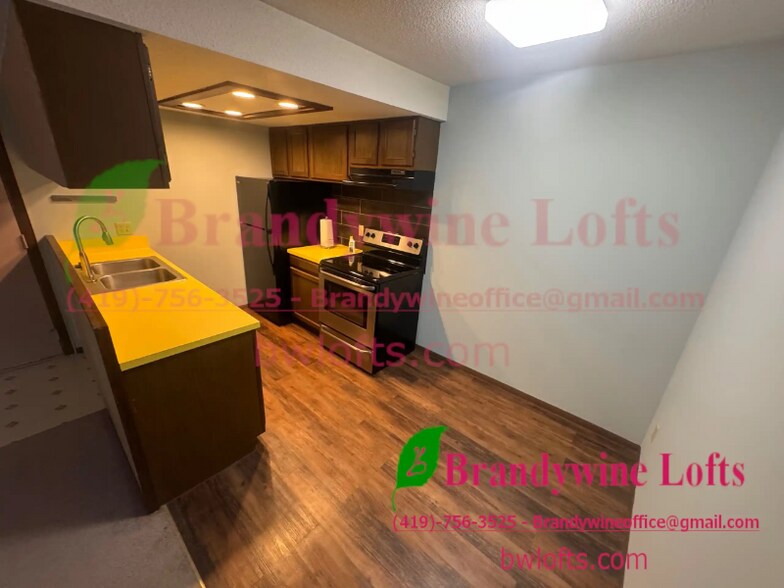 Building Photo - 587 Bailey Dr