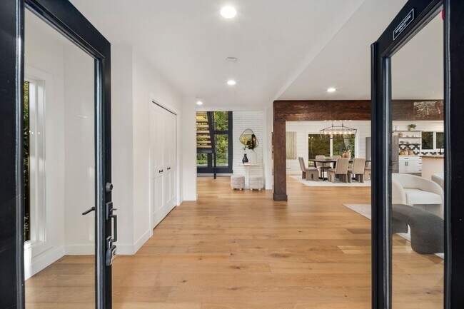 Building Photo - Redmond 4BD / 3BA Home with Central A/C on 3 Acres – Available Now