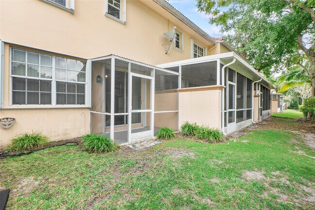 Building Photo - 9664 Royal Palm Blvd