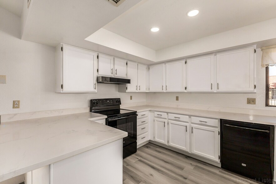 Building Photo - 7608 W McRae Way