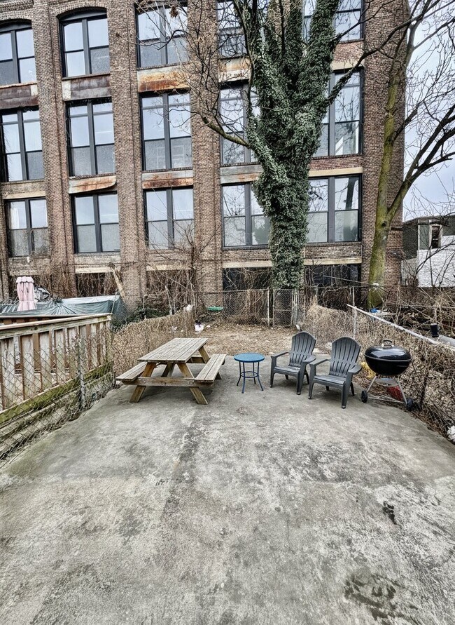 Building Photo - 1828 E Orleans St