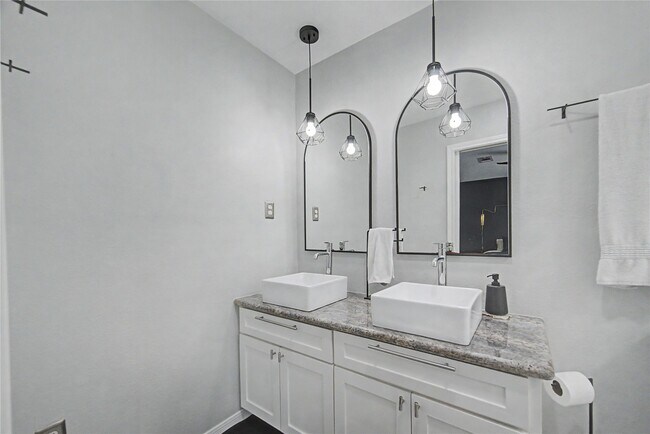 Building Photo - 1104 Buckner St