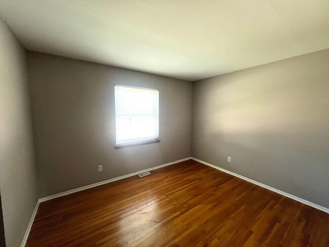 Building Photo - Move In Ready - 3 Bedroom 1.5 Bath In St. ...