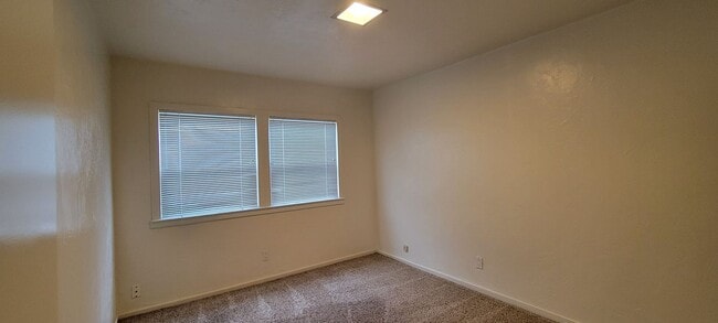 Building Photo - Westside 2 Bedroom 1 Bath House