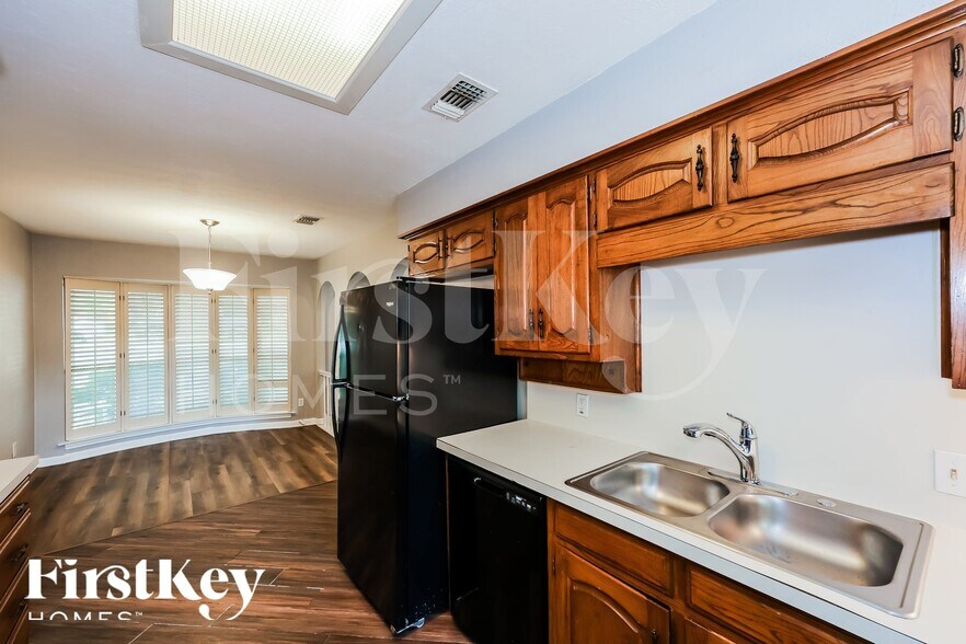 Building Photo - 3944 Misty Meadow Dr