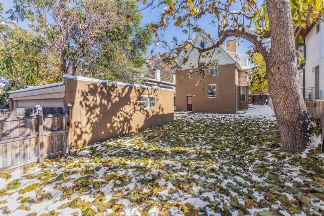 Building Photo - Beautifully updated 3 BR 3 bath Victorian home 7 blocks from Washington Park