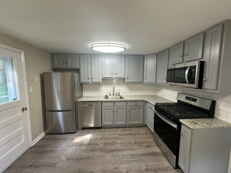 Building Photo - 416 Macbeth Dr