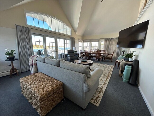 Building Photo - 67 Esmond Ave