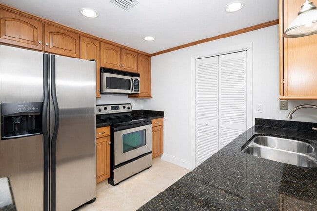 Building Photo - 1524 SE 12th St