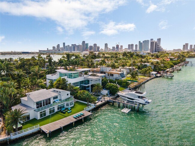 Building Photo - 1413 N Venetian Way