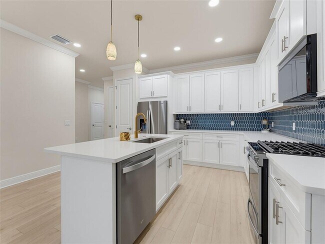 Building Photo - 2525 Mario Wy