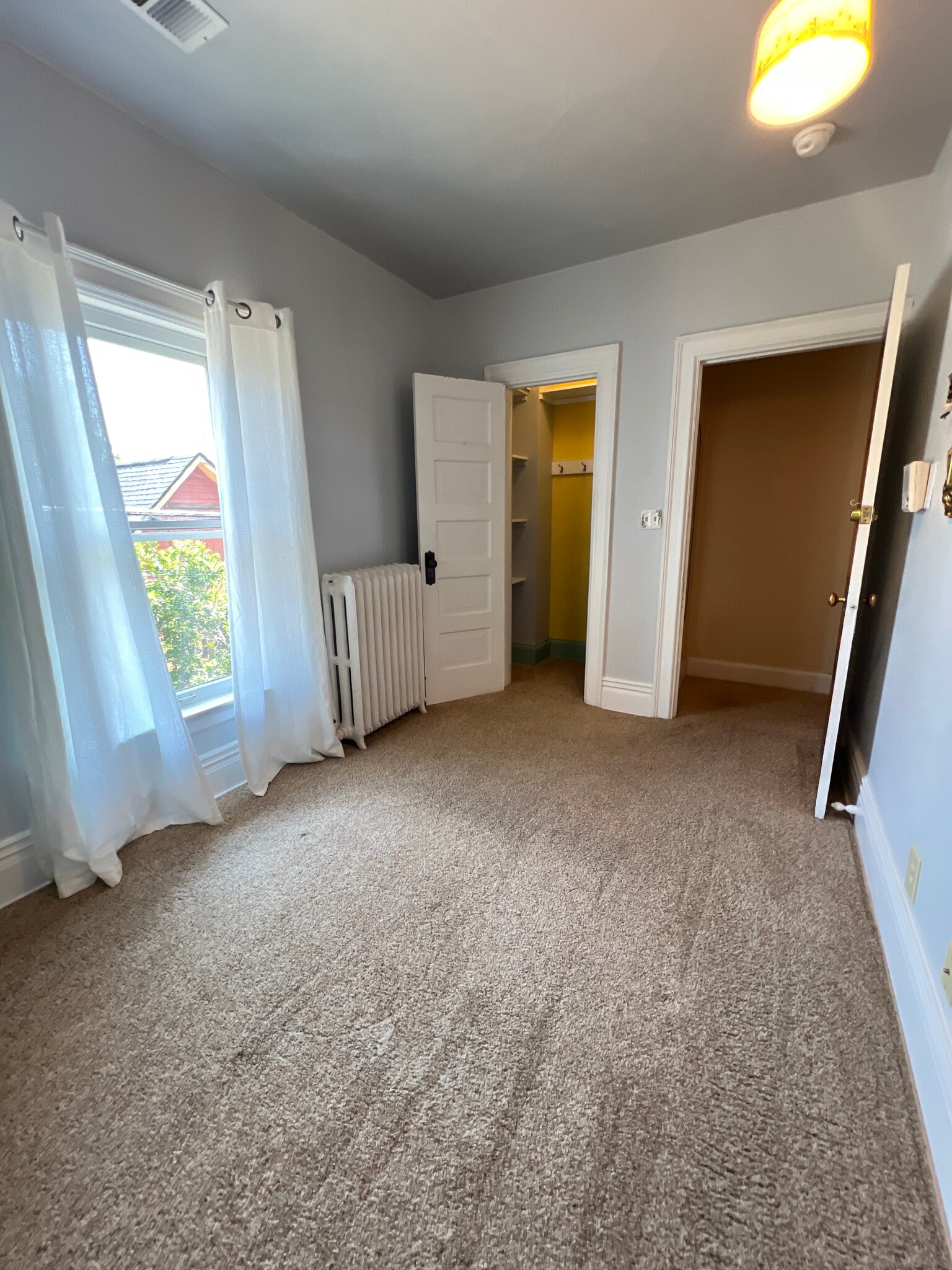 Building Photo - 616 W Mulberry St