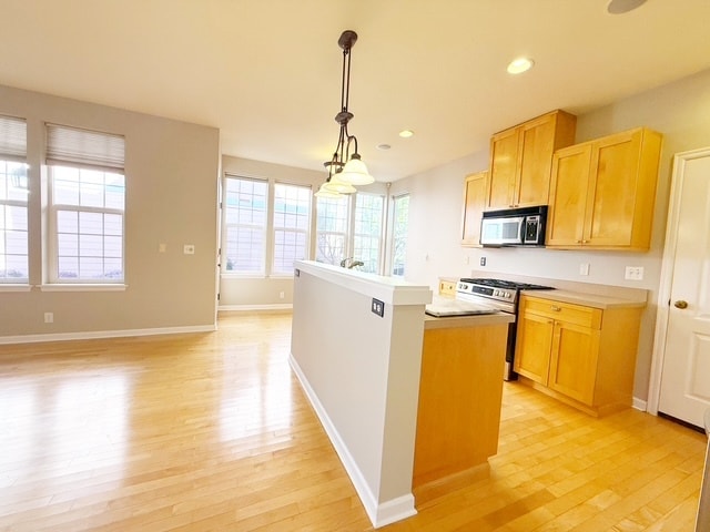 Building Photo - 32 NE Sunset St