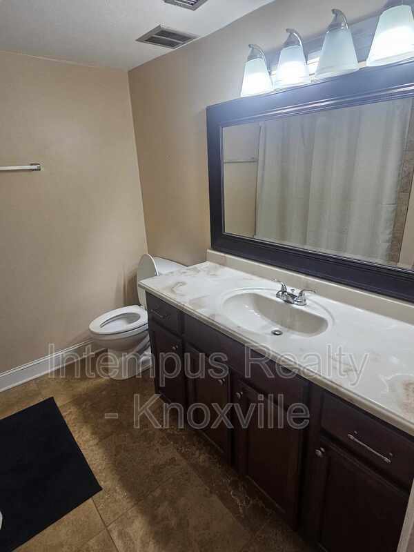 Building Photo - 5709 Lyons View Pike