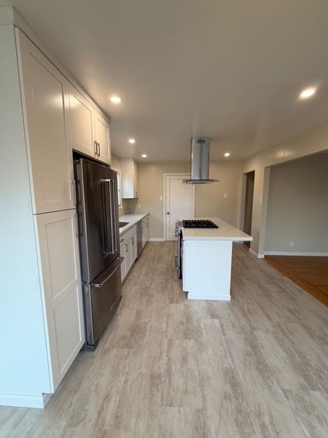 Building Photo - Beautifully Updated 3-Bedroom Home Next to Franklin Park