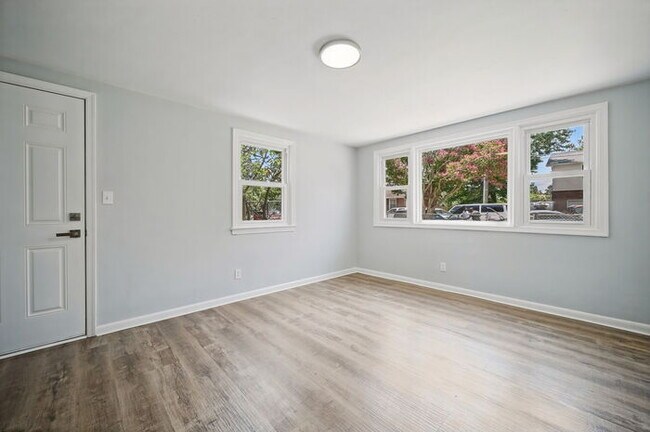 Building Photo - Recently Remodeled, Beautiful 3 Bedroom Home in Norfolk