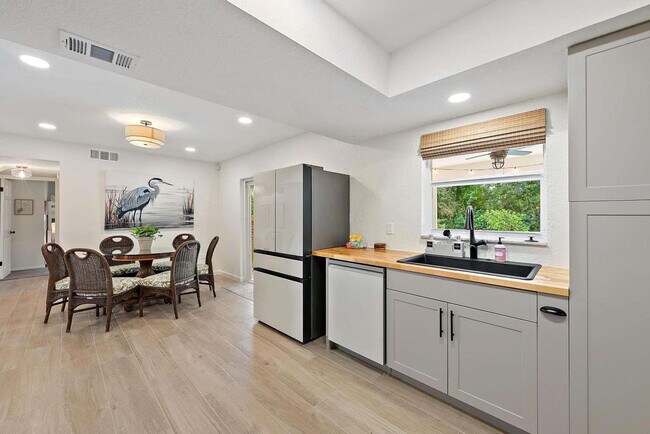 Building Photo - 11828 171st Ln N