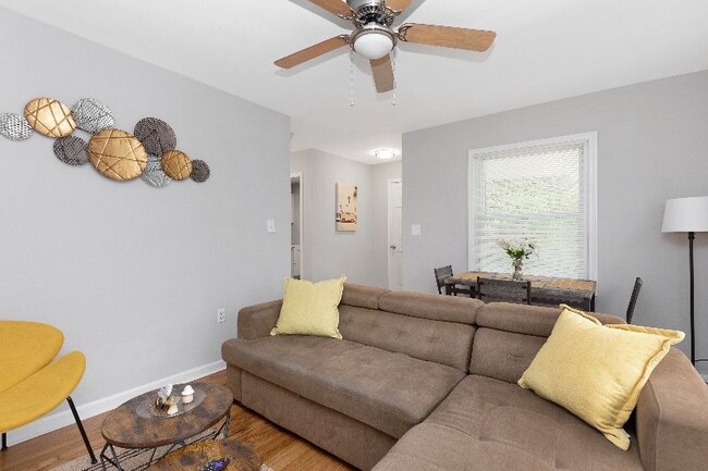 Building Photo - Smith St