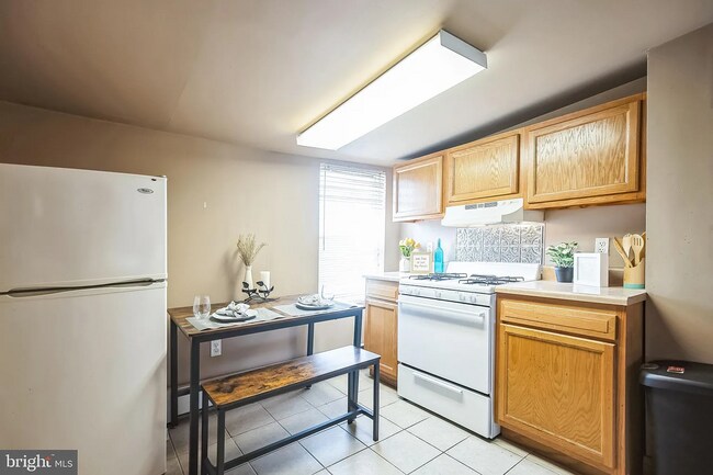 Building Photo - 1124 S 15th St