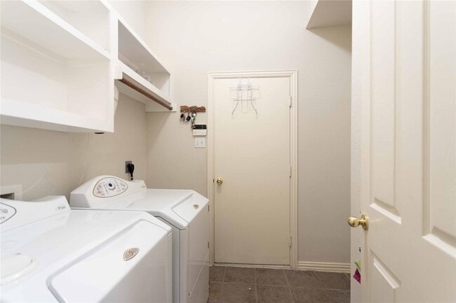 Building Photo - 136 Merideth Dr