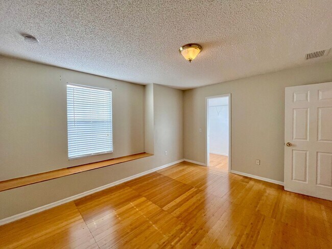 Building Photo - Beautiful 4 Bedroom Home in Maple Chase – Cypress Woods, Poinciana, FL