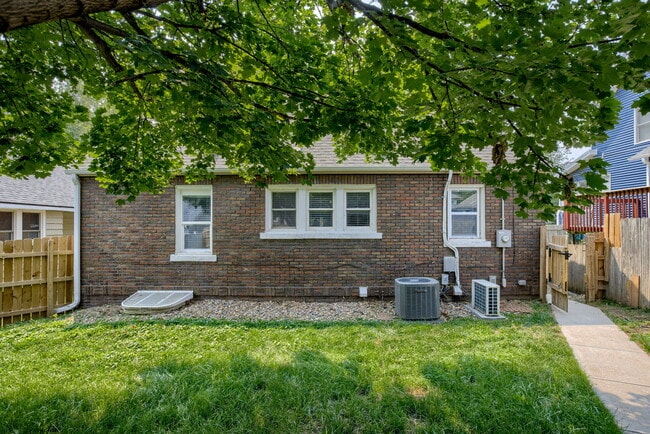 Building Photo - 2347 S 33rd St