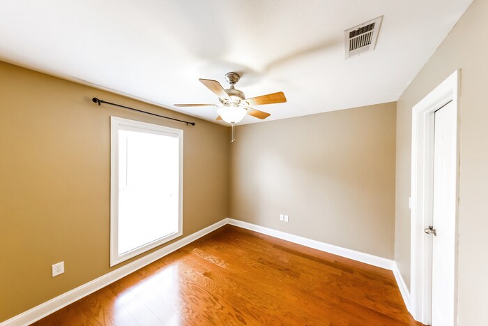 Building Photo - 403 Knights Cove W