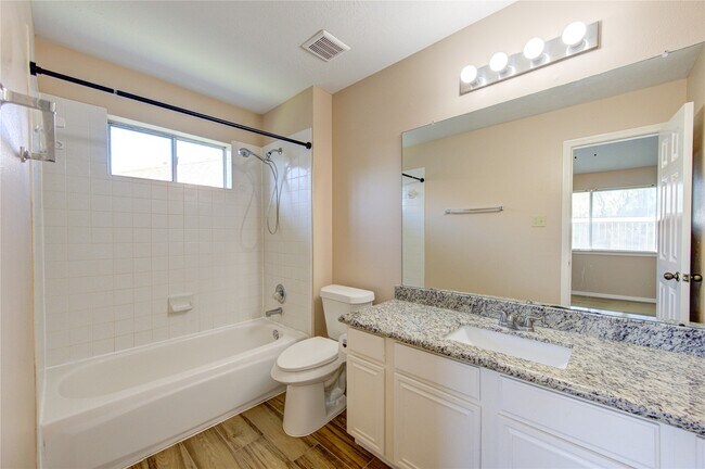 Building Photo - 5349 Pinewood Terrace
