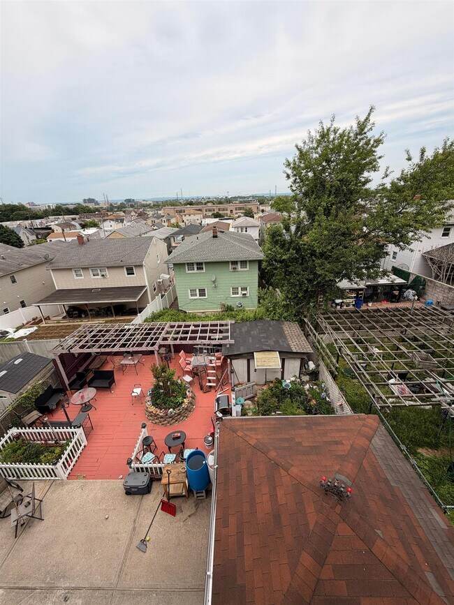 Building Photo - 5215 Meadowview Ave