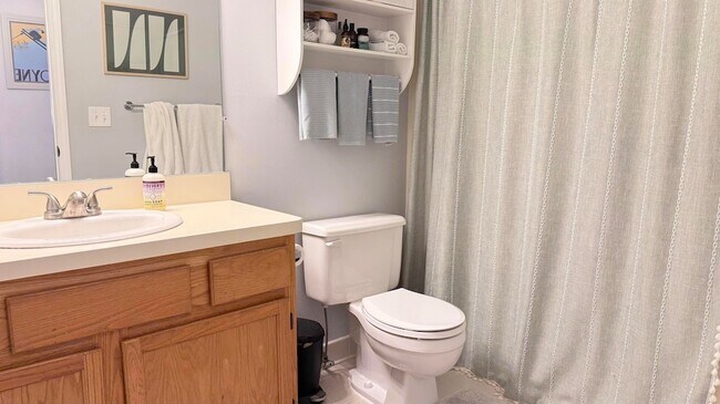 Building Photo - 44432 James Ct