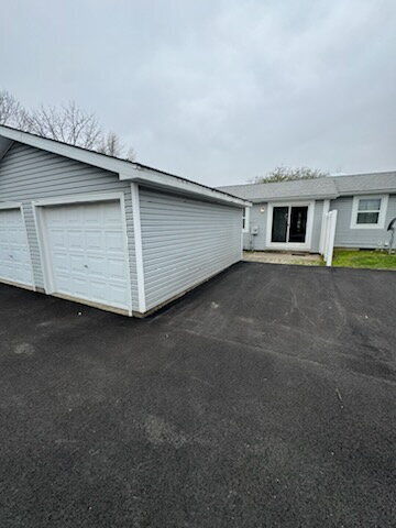 Building Photo - 1 Bed Single Level Apartment