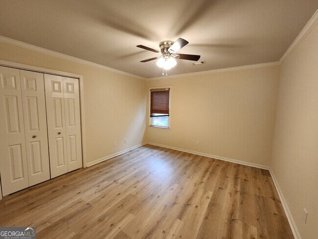 Building Photo - 270 S Shore Dr