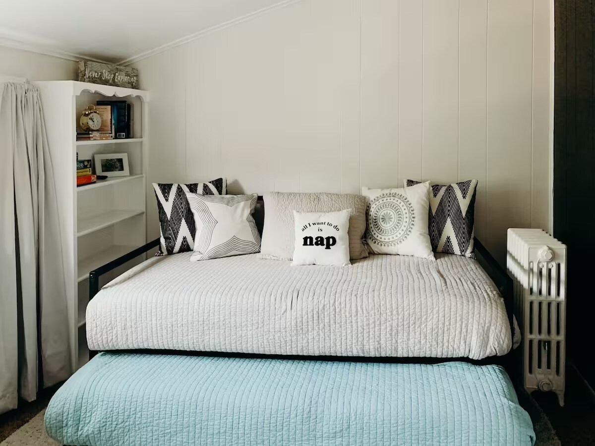 living room w daybed as a couch - 22101 Nowlin St