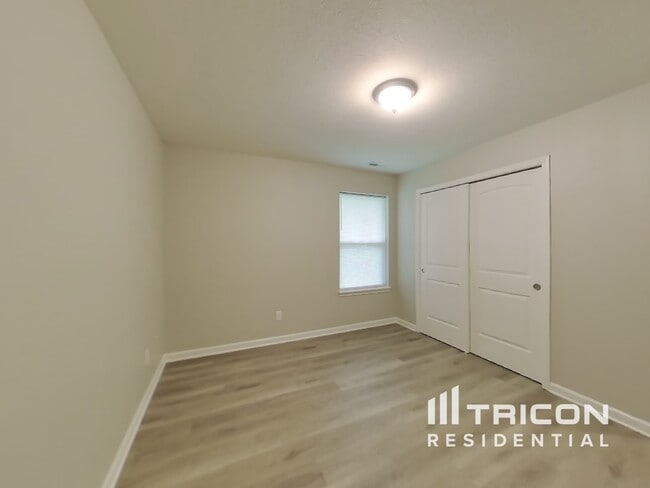 Building Photo - 972 Martin Dr