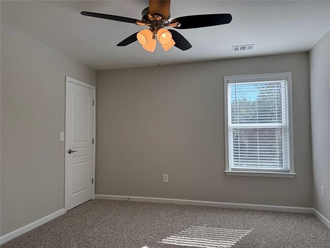 Building Photo - 414 Spring View Dr