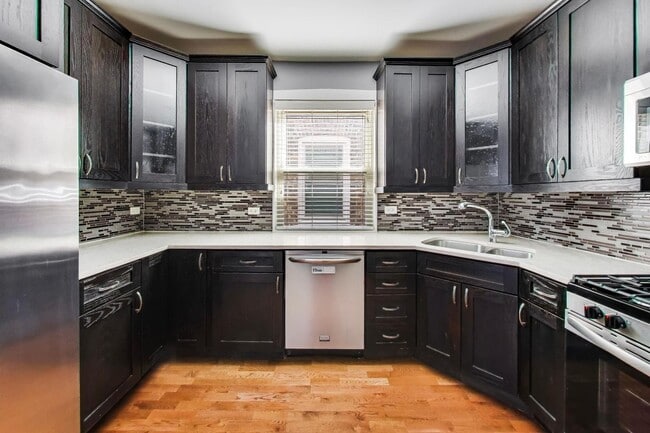 Building Photo - 3837 N Sawyer Ave