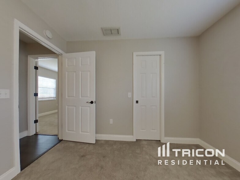 Building Photo - 3598 N Biscayne Dr