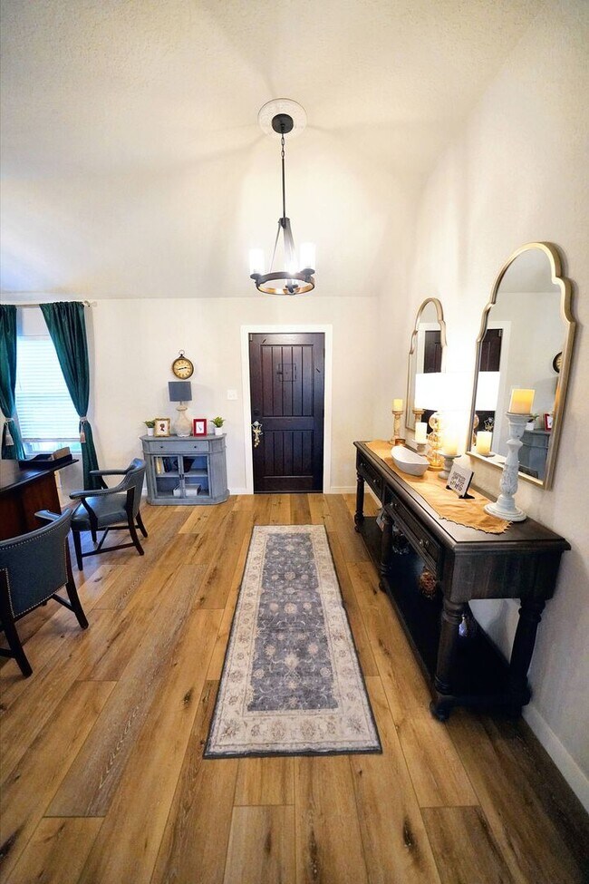 Building Photo - Upgraded Single-Story Home in the Desirable Vista Ridge Subdivision - Realtor Commission: $600