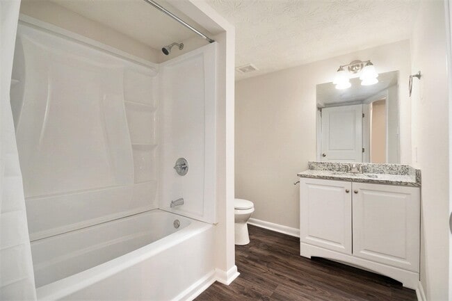 Building Photo - 2364 Peachwood Cir NE