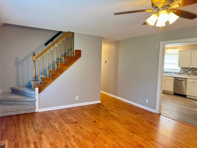 Building Photo - Convenient location! Cute 4 Bed 2 Bath hom...